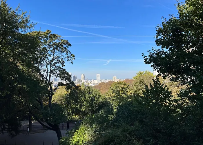 2 Pieces Neuf Buttes Chaumont * Paris